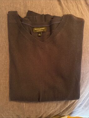 Banana Republic Men's V-Neck Sweater - Navy Size L